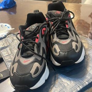 Used as a woman’s sz 8 Nike airmax 200 2019